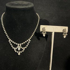 Vintage Silver Tone And Rhinestone Necklace & Screw Back Earrings Set (3943)